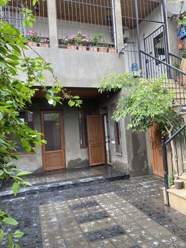 Həyət evləri və villaların satışı: Fərdi yaşayış evi, iki mərtəbəli, geniş həyəti və terraslı. Evin — 12