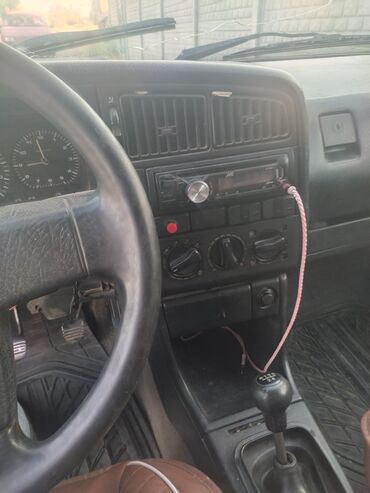 машина на обмен с доплатой: Volkswagen Passat: 1994 г., 1.8 л, Механика, Бензин, Универсал