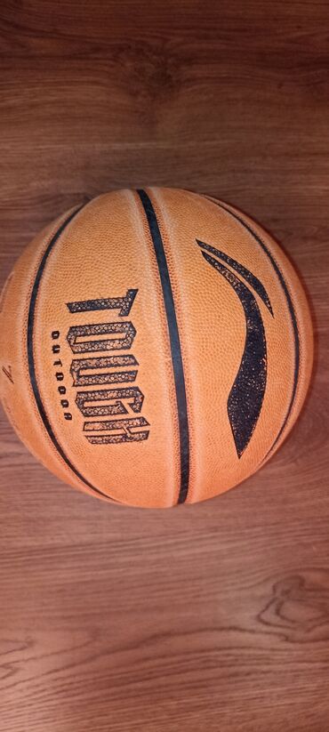 мяч футбольные: Лининг баскетбольный мяч 
цена:800
б/у