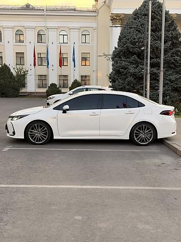 на камри 55: Toyota Corolla: 2022 г., 1.8 л, Вариатор, Гибрид, Седан — 3