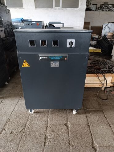 Generatorlar: Bu tənzimləyici elektrik şəbəkəsindəki gərginlik dəyişikliklərini — 9