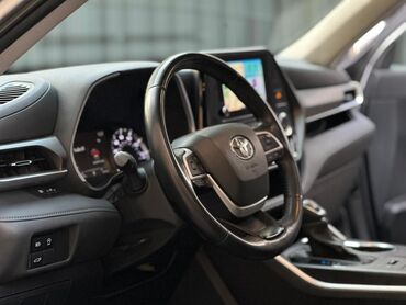 Toyota: Toyota Highlander: 2023 г., 2.4 л, Автомат, Бензин, Внедорожник — 7