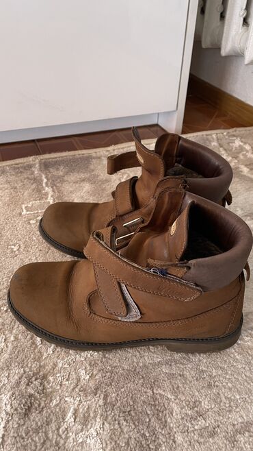 мужской зимний обувь: Зимние ботинки снаружи нубук, внутри натуралка размер 40