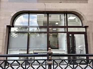 Коммерциялык мүлк: Ижарага Толугу менен кеңсе: Колл-центр, Фотостудия, 100 м², Турак комплексинде, Ремонту менен, Өзүнчө санитардык түйүнү менен, Бийик шыптар менен — 5