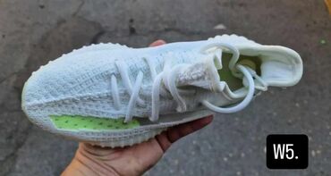 srebrne mindjuse sa ruskom kopcom: Nove boje yezzy patike od 36 do 44 za samo 4400 din✨️✨️✨️