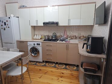 metbex mebili: Metbex mebeli.4 metr.Yalniz mebel satilir.Material mdf.Hec bir