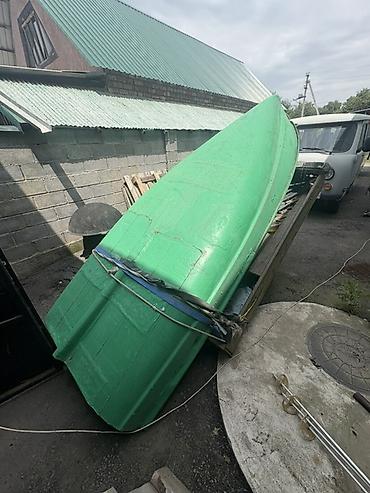 вёсла: Пластиковая гребная лодка, зелёного цвета. продаю в месте с прицепом — 2