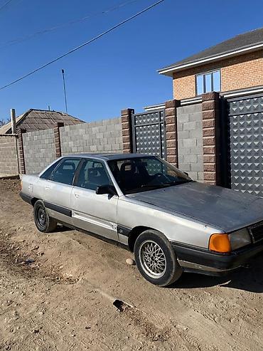 Audi: Audi 100: 1988 г., Седан — 1