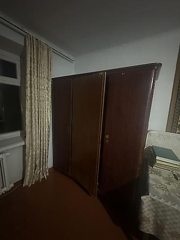 дерево даром: Шкаф и матрас 
Отдам даром 
8 мкр — 1