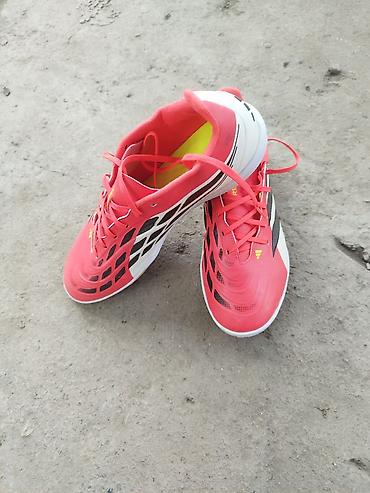 Спорт и отдых: Футбольные бутсы Adidas Predator (линиейка Predator, надписи PREDATOR — 1