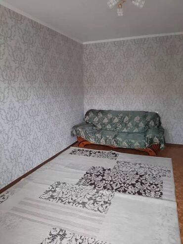 срочно продаётся 1 комнатная квартира в районе ошского рынка по улице молодая гвардия токтогула: 1 бөлмө, 34 кв. м, 105-серия, 4 кабат, Косметикалык ремонт