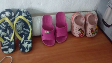 Детская обувь: Шлёпки для девочек по 50 сом