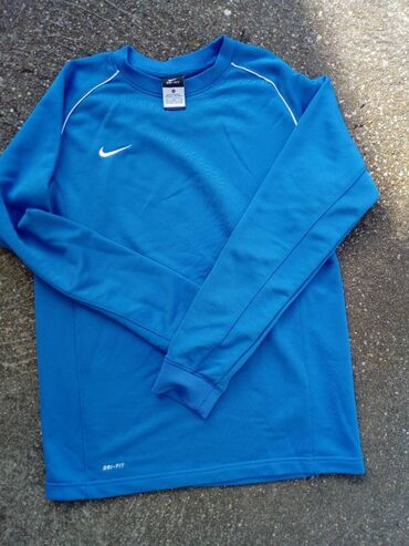 majica sa otvorenim ledjima: Nike sportska majica vel.M-L u super stanju