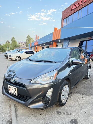 алфард гибрид: Toyota Prius: 2015 г., 1.5 л, Автомат, Гибрид, Хетчбек