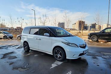 Honda: Honda Elysion: 2004 г., 2.4 л — 4