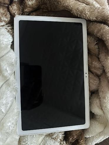 Samsung Galaxy Tab A7 64gb planşet Qutusu var,arxasında yungul xırda