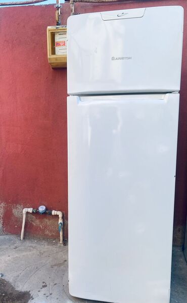 Qabyuyan maşınlar: İşlənmiş 2 qapılı Hotpoint Ariston Soyuducu Satılır, rəng - Ağ