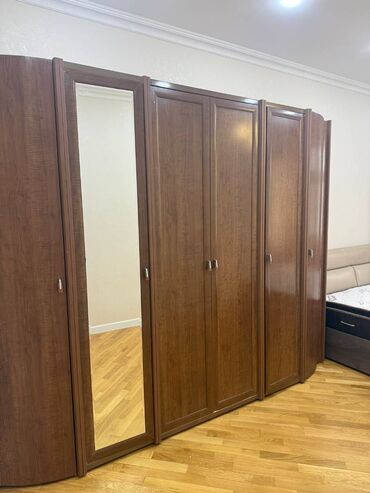 Uzunmüddətli kirayə mənzillər: Xətai Rayonu Xətai Metrosu Elit Mtk 3 otaq. Mərtəbə - 16/2 Otaq sayı — 6