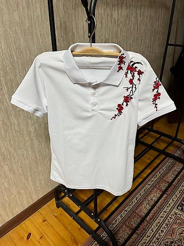 форма футболный: Продаю футболку marcelo burlon и поло сакура. Футболка 300 сом, поло — 3