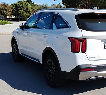 man sat: Kia Sorento: 1.6 l | 2025 il — 9