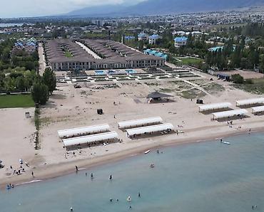 Бөлмөлөр: Вместимость: комфортное размещение до 10 человек. Спальные зоны: 3 — 5