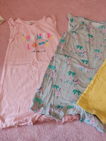 Gecəliklər: Uşaq üçün uzunqol, ayaqlı pijama/sleeper dəsti. Uzunqollarin her biri — 9