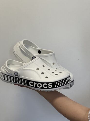 джинсы белые: Мужские сандалии, 36, Crocs, Новый, цвет - Белый, Самовывоз, Платная доставка