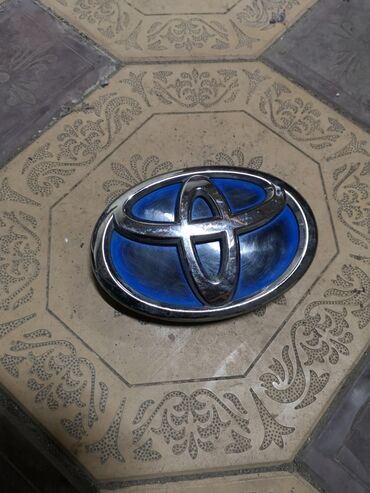 значок тайота: Продаю значок на Toyota . Toyota Prius 30. Подходит и на другие марки