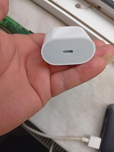 USB‑C divar adapteri (şarj başlığı) - USB‑C çıxışlı, tək port -