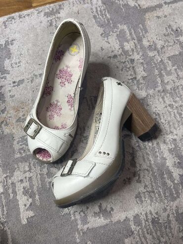 mokasine od prevrnute koze: Salonke, Dr. Martens, 37