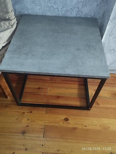 Kvadrat masa, Açılmayan, Təkərsiz