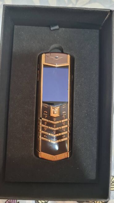 islenmis telefonlarin satisi: Vertu Signature Touch, 4 GB, цвет - Золотой