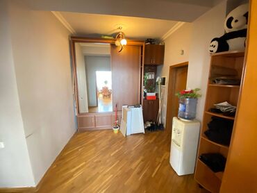 Uzunmüddətli kirayə mənzillər: Neftçilər metrosu,Lotos ticaraet merkezinin arxasinda, 16 mərtəbəli — 8