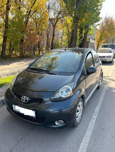 Toyota: Toyota Aygo: 2010 г., 1 л, Робот, Бензин