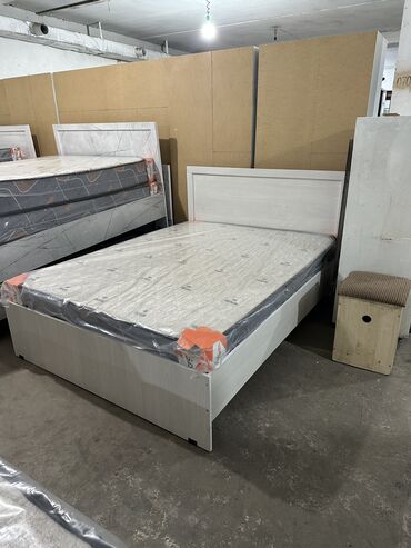 Полутороспальные кровати: Кровать полуторка Ширина 1.20см Длина 2м Цена с матрасом 16500 сом — 7