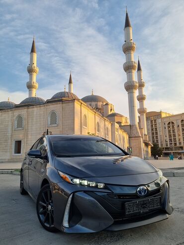 Toyota: Toyota Prius: 2018 г., 1.8 л, Вариатор, Электромобиль, Хэтчбэк