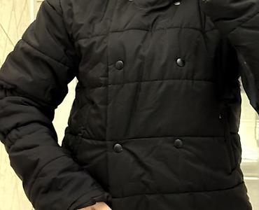 qar geyimi: Qadınlar üçün qara rəngli qışlıq qısa paltarüstü gödəkçə - Model — 2