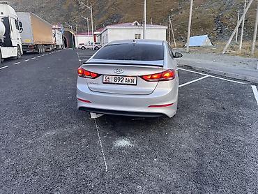 Hyundai Elantra: 2018 г., Автомат, Бензин, Седан