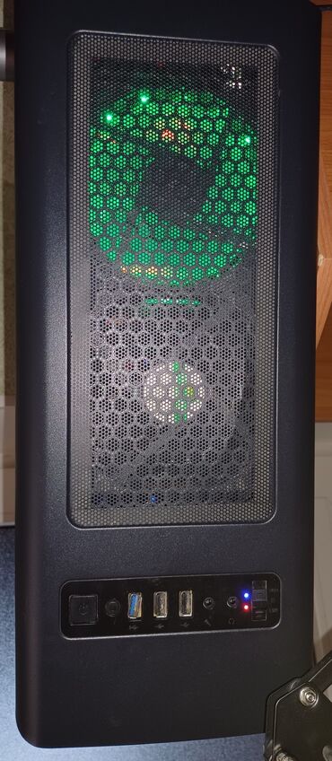 Masaüstü kompüterlər və iş stansiyaları: I 9 13 nesil Sistem bloku satilir. Processor (CPU) : Intel Core — 8