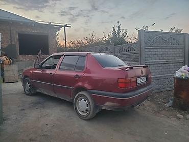 Volkswagen: Volkswagen Vento: 1993 г., 1.8 л, Механика, Бензин, Седан — 3