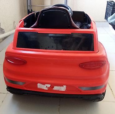 Uşaq üçün elektrik maşınları: Uşaq üçün elektrikli minik maşını – qırmızı SUV dizaynı cox az — 4