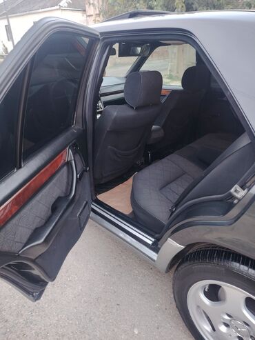 Mercedes-Benz: Mercedes-Benz W124: 3 l | 1994 il Sedan — 13