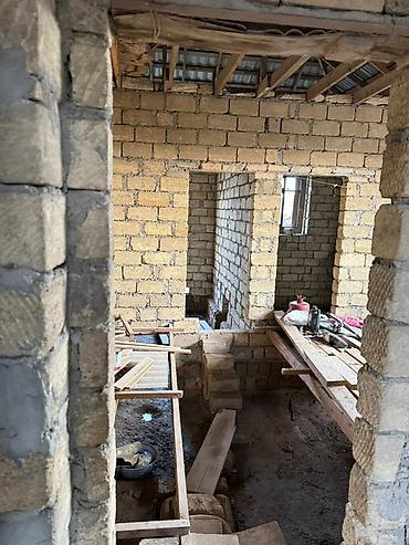 Həyət evləri və villaların satışı: Sumqayit Arxiv idaresinin arxasi. 76-cı məhəllə. Satış üçün yarımçıq — 21