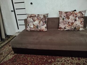 диван кровать фото цены: Прямой диван со спальным местом и подушками - Компактный прямой диван