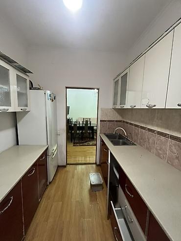 Кухонные гарнитуры: Кухонный гарнитур модульный - Планировка: параллельная (две линии — 4