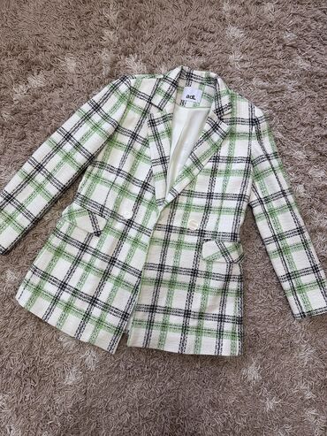 продажа пиджака: Продаю женский твидовый пиджак турецкого бренда adL, размер L. Без