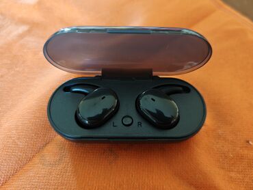 Slušalice: Prodajem bežičnie Bluetooth slušalice sa kućištima. 1) Bela TWS — 3