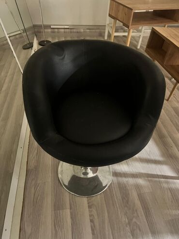 стол в кабинет: ✔️55 man(Həzi Aslanov). Salon üçün 3 ədəd kreslo. Təcili satılır biri