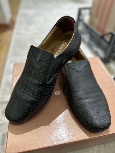 размер 44 45: Продаю обувь. Производство Турцияразмер 44-45
Цена 2000сом
