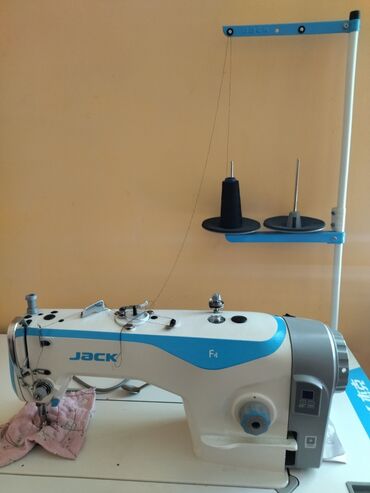 Швейные машины: Швейная машина Jack, Полуавтомат